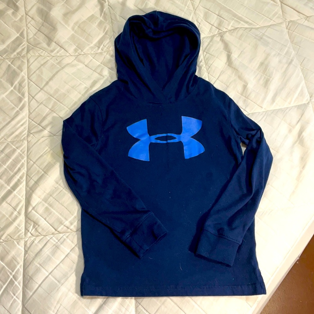 Navy Underarmour hoodie long-sleeve shirt